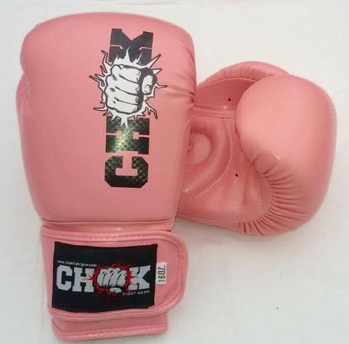 CHOK Boxhandschuhe aus Kunstleder in Carbon Optic, pink